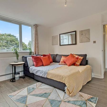 Apartamento Hidden Gem In Battersea W/ Free Parking Londres Exterior foto
