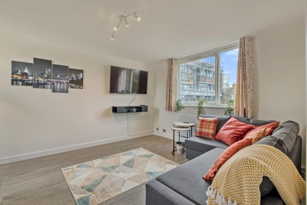 Apartamento Hidden Gem In Battersea W/ Free Parking Londres Exterior foto