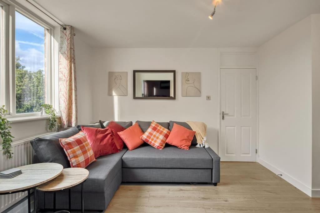Apartamento Hidden Gem In Battersea W/ Free Parking Londres Exterior foto