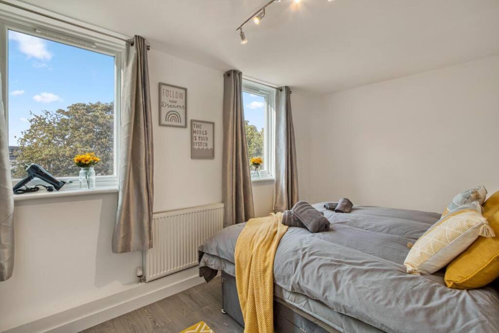 Apartamento Hidden Gem In Battersea W/ Free Parking Londres Exterior foto