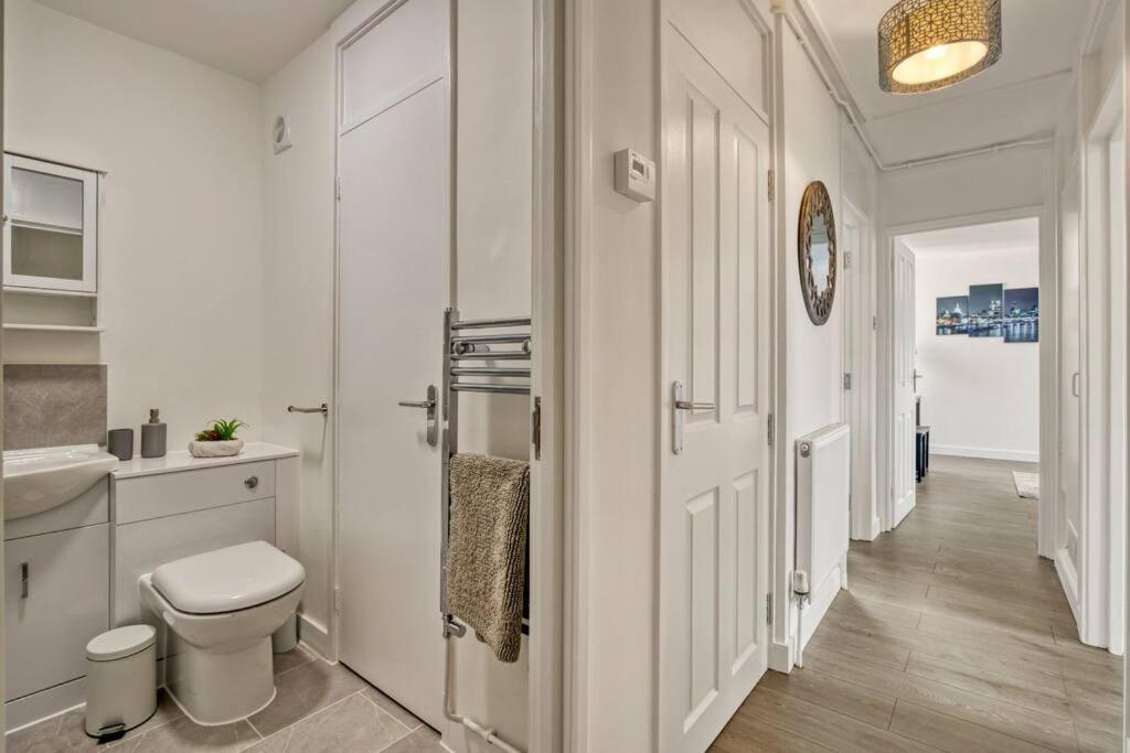 Apartamento Hidden Gem In Battersea W/ Free Parking Londres Exterior foto