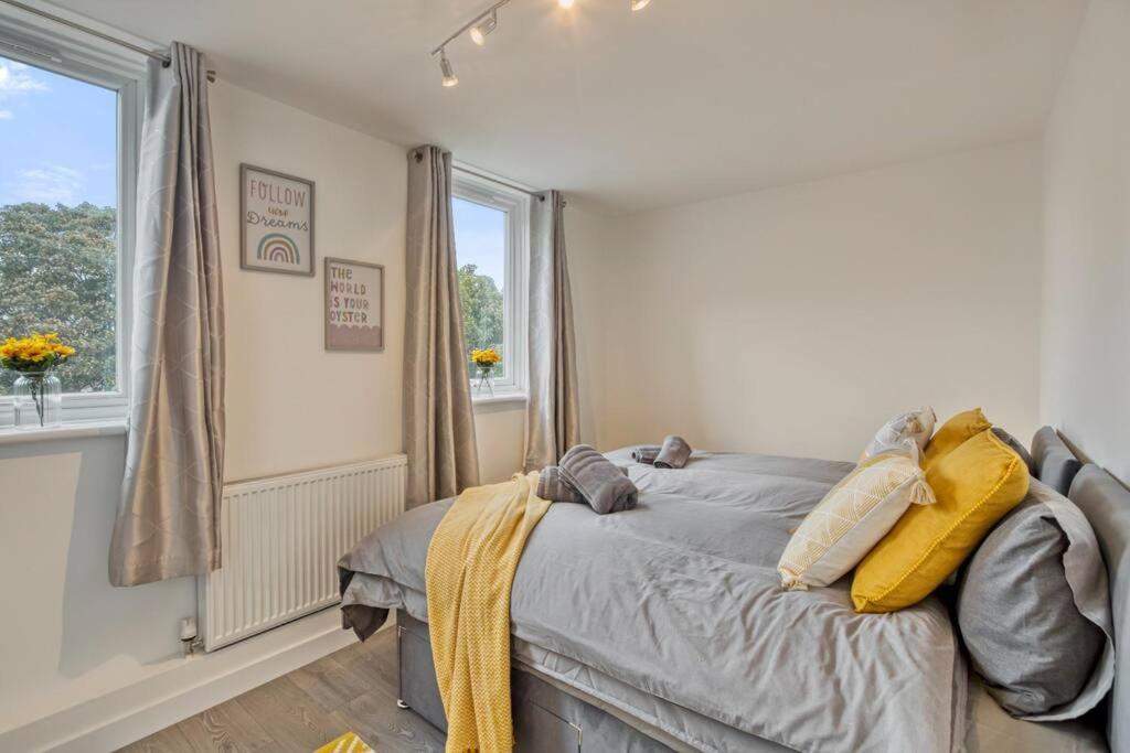 Apartamento Hidden Gem In Battersea W/ Free Parking Londres Exterior foto
